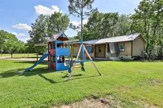 2205 Willow Cove Dr in Rosharon, TX - Building Photo - Building Photo