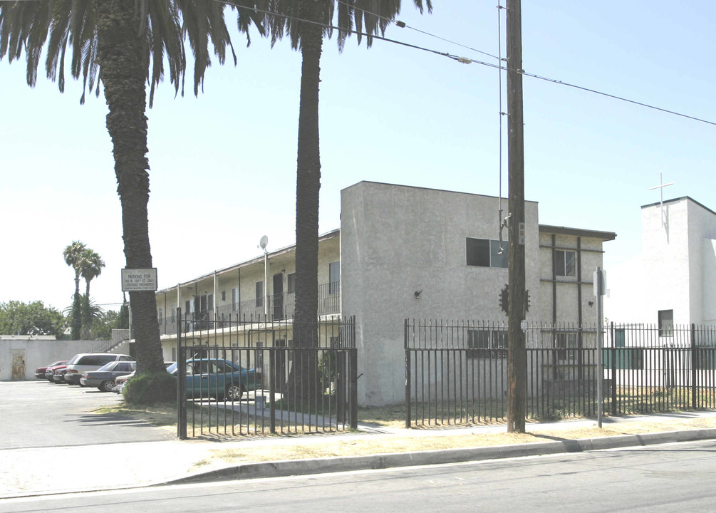 740 W 130th St in Compton, CA - Building Photo