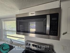 736 NW 3rd Ave-Unit -2 in Fort Lauderdale, FL - Building Photo - Building Photo