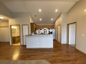 2000 Meadow Ct in Des Moines, IA - Building Photo - Building Photo