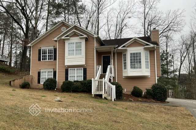 property at 556 Ivey Way SE