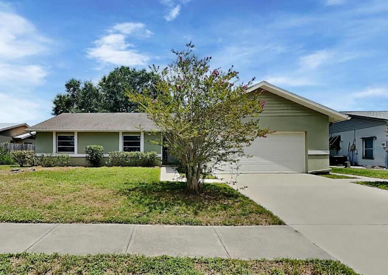 3915 Meadow Creek Dr in Sarasota, FL - Building Photo