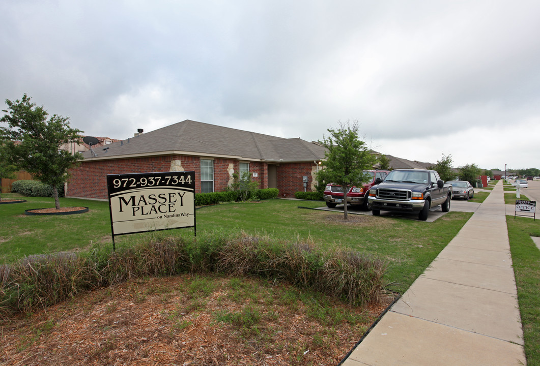 Nandina Way Townhomes in Waxahachie, TX - Building Photo