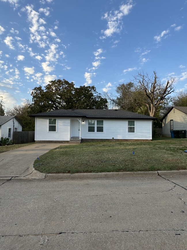 property at 1001 N Locust Ln