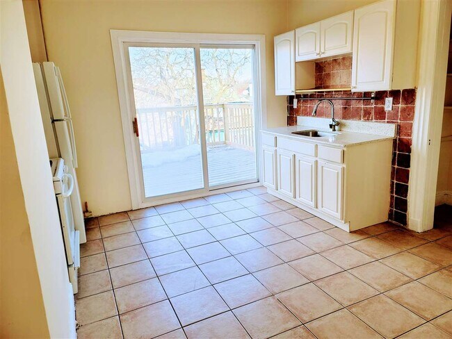 318 75th St-Unit -2 in North Bergen, NJ - Building Photo - Building Photo