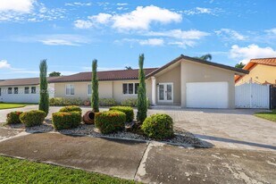 14020 SW 38th St in Miami, FL - Building Photo