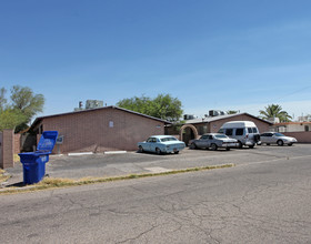 8 Units in Tucson, AZ - Foto de edificio - Building Photo