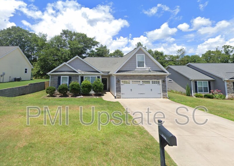 1039 Blythwood Dr in Piedmont, SC - Building Photo