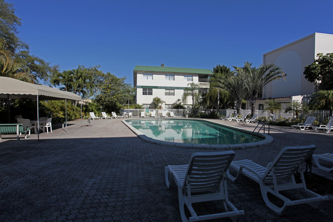 The Cove in Hollywood, FL - Building Photo - Building Photo