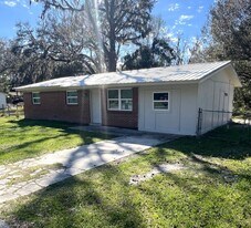 138 NE Alpha Terrace in Lake City, FL - Building Photo