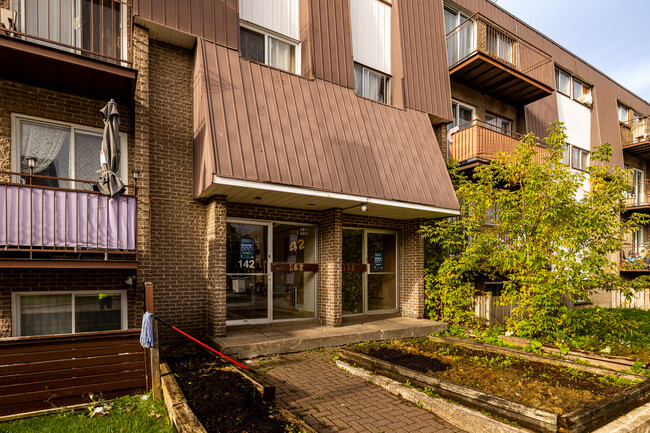 138 Paul-Comtois in Laval, QC - Building Photo - Building Photo