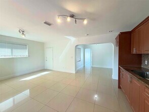 35 E 15th St in Hialeah, FL - Building Photo - Building Photo