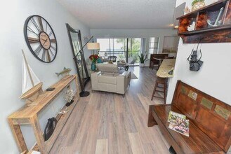 1605 S US Hwy 1, Unit V1-205 in Jupiter, FL - Building Photo - Building Photo