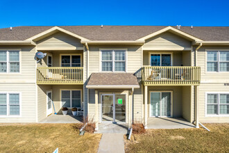 Fieldstone Condominiums in Indianola, IA - Building Photo - Building Photo