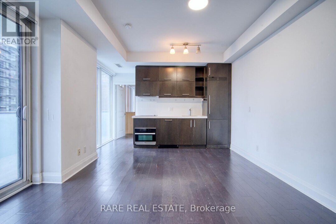 2803-65-2165 St Mary St in Toronto, ON - Building Photo