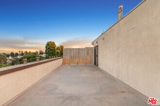 2637 S Centinela Ave in Santa Monica, CA - Foto de edificio - Building Photo