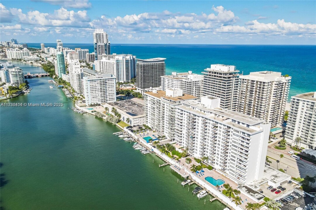 5700 Collins Ave in Miami Beach, FL - Building Photo