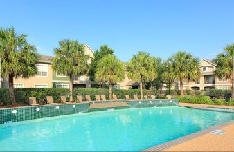 Reata Apartments in Harlingen, TX - Foto de edificio - Building Photo