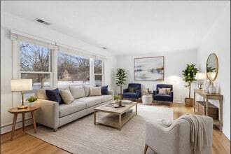 645 Justina St in Hinsdale, IL - Building Photo - Building Photo