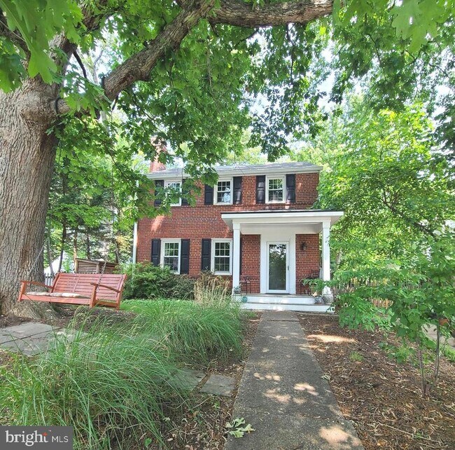 property at 855 N Larrimore St