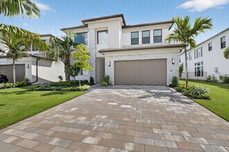 9377 Sunflower Mdw Rd in Boca Raton, FL - Foto de edificio - Building Photo