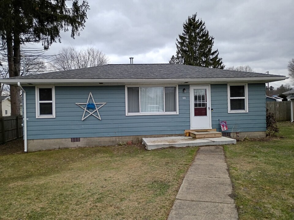 207 Walnut St in Edinboro, PA - Foto de edificio