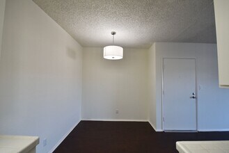 25052 Walnut St in Santa Clarita, CA - Building Photo - Building Photo