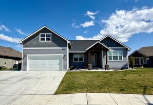 183 Mata Rd in Kennewick, WA - Building Photo