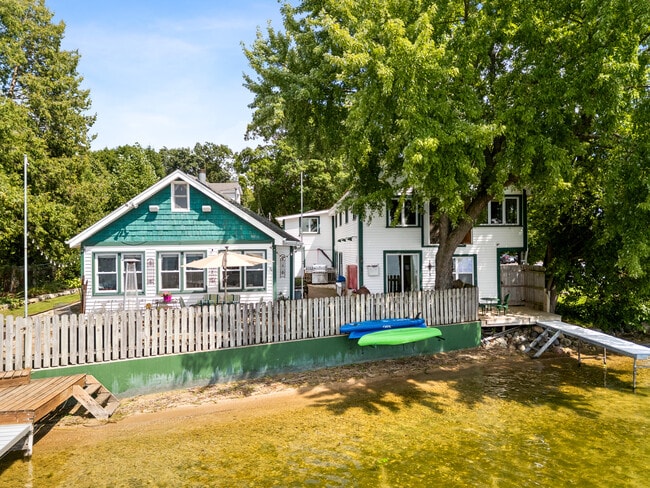 property at 123 S Ferry Dr