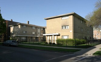 8100 S Drexel Ave in Chicago, IL - Building Photo