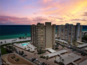 4001 Gulf Shore Blvd N in Naples, FL - Building Photo - Building Photo