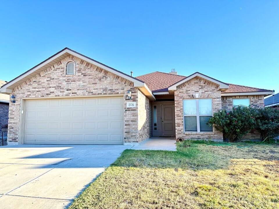 806 E 98th St in Odessa, TX - Building Photo