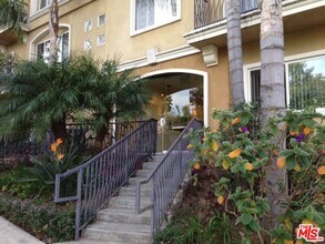 3401 S Bentley Ave-Unit -207 in Los Angeles, CA - Building Photo - Building Photo