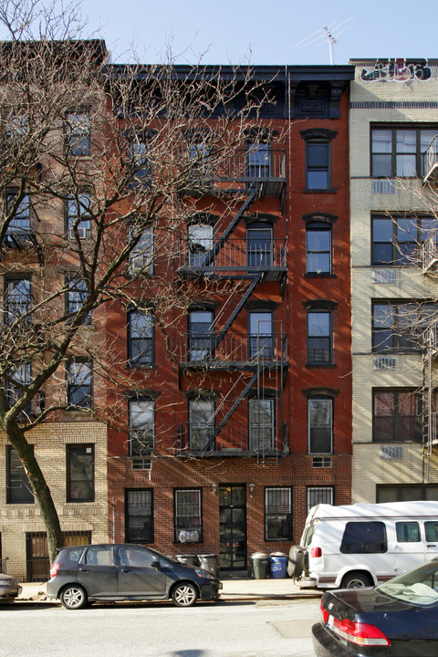 154 E 7th St in New York, NY - Foto de edificio