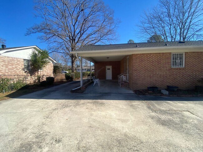 1011 Veterans Rd in Columbia, SC - Building Photo - Building Photo