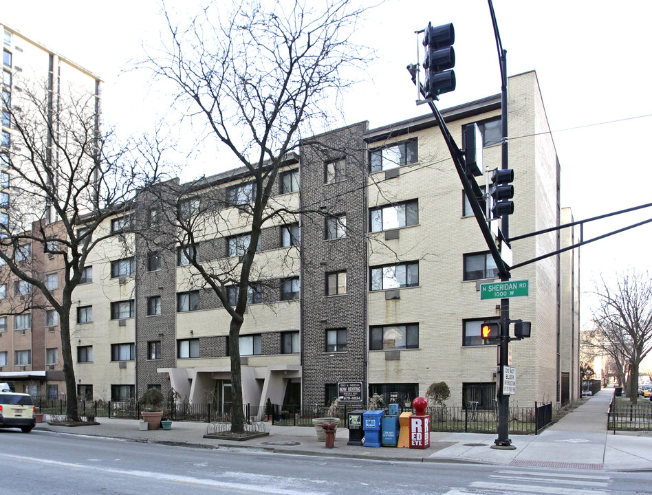 5750 N Sheridan Rd in Chicago, IL - Building Photo