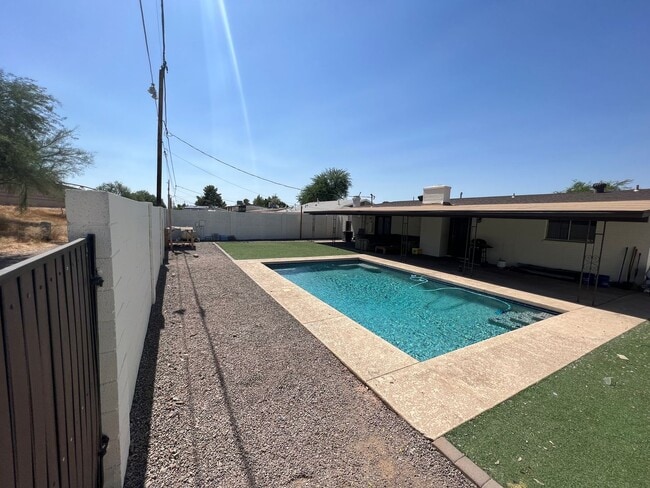 property at 433 E Riviera Dr