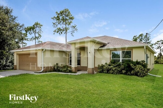 1823 Laurie St in Lehigh Acres, FL - Building Photo - Building Photo