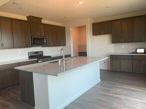 1140 Morningside Pl in Dixon, CA - Building Photo - Building Photo