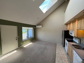 301 N 15th St in Hood River, OR - Building Photo - Building Photo