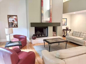 253 Nahanton St in Newton, MA - Building Photo - Building Photo