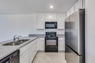9780 Skyhawk Ave in Fort Worth, TX - Building Photo - Building Photo