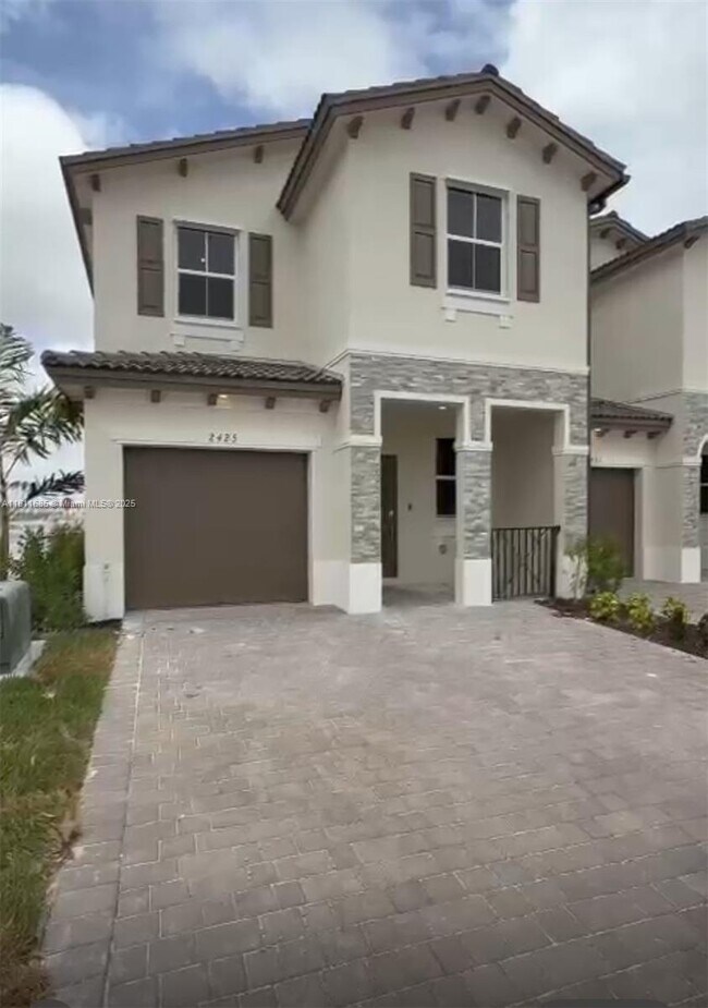 property at 2425 SE 28th St