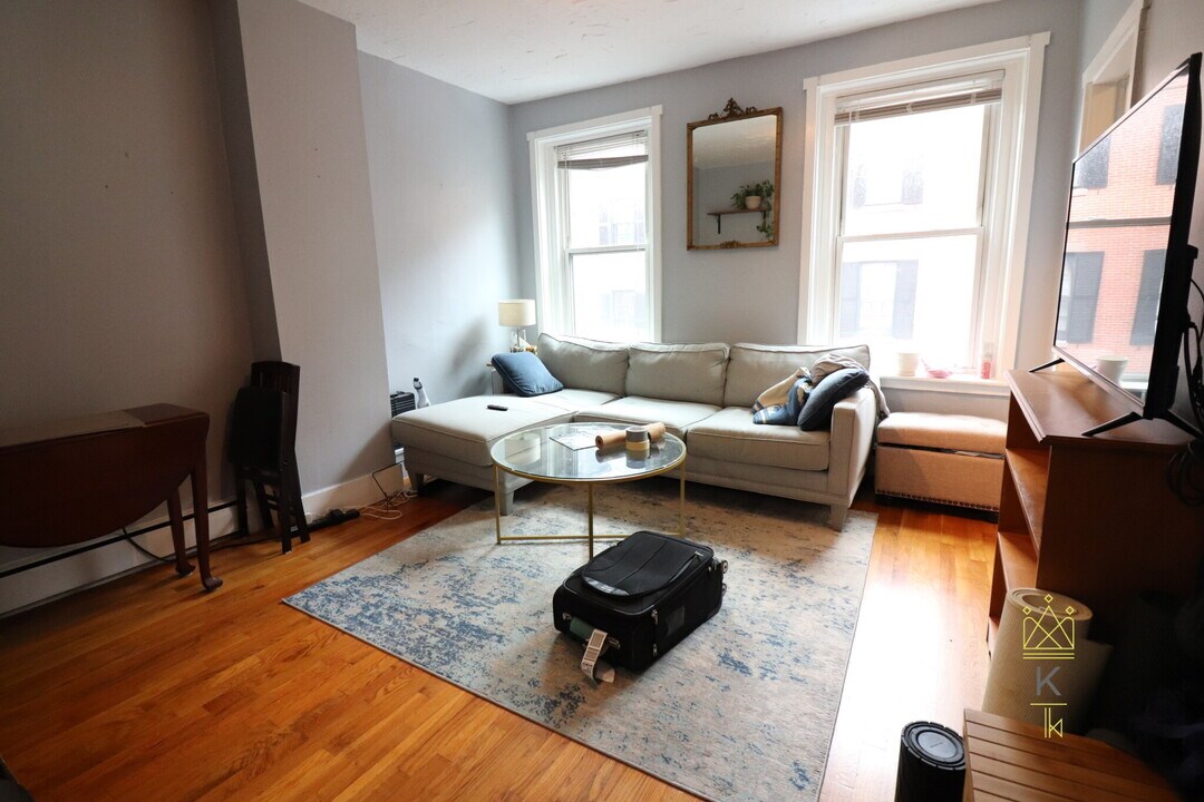 39 Irving St, Unit 2 in Brookline, MA - Building Photo