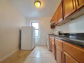4755 White Plains Rd in Bronx, NY - Building Photo - Building Photo