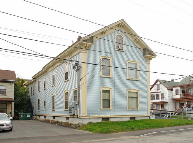 163 Pine St in Lewiston, ME - Building Photo - Building Photo