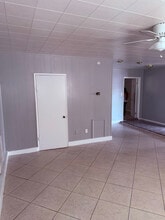 5925 Marka Dr in Las Vegas, NV - Building Photo - Building Photo