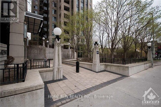 245 Kent St in Ottawa, ON - Building Photo - Building Photo