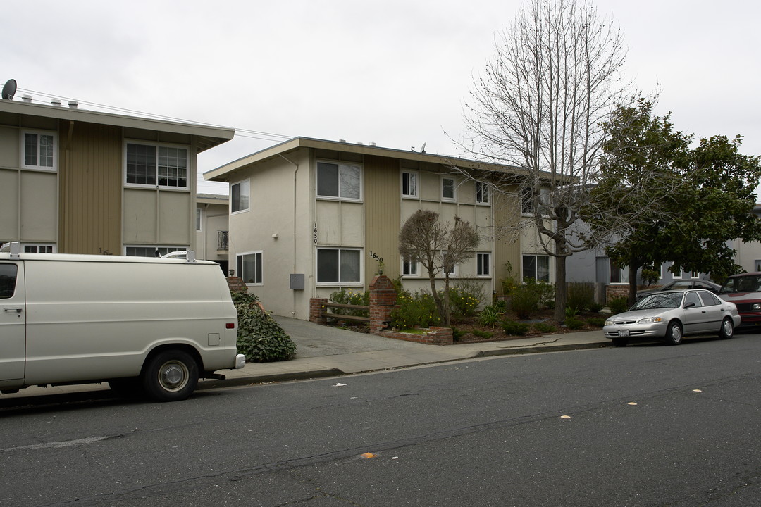 1650 S Grant St in San Mateo, CA - Building Photo