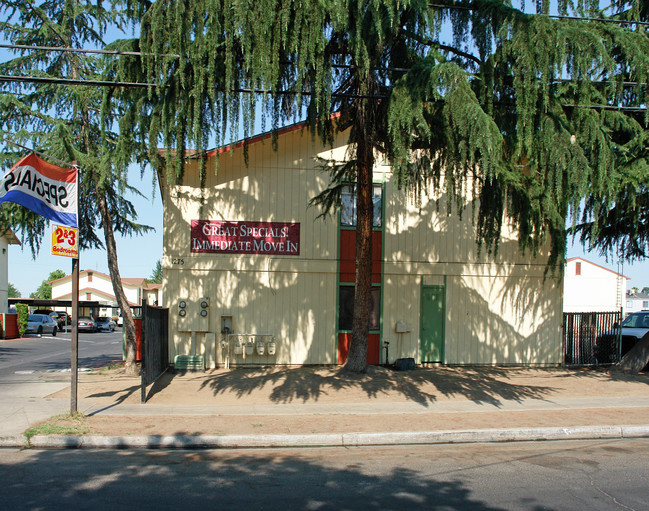 Ninth Street Apartments in Fresno, CA - Foto de edificio - Building Photo